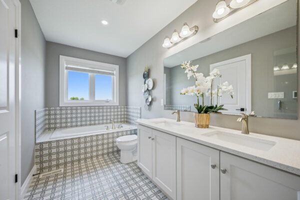22-Snyder Ave N 022