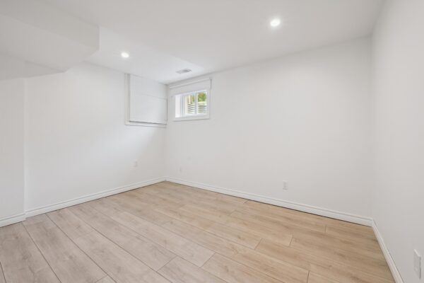 32-Kingswood Dr 032